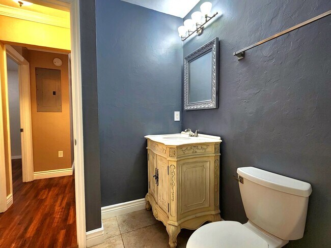 Building Photo - FOR RENT 4 bed 3 bath home