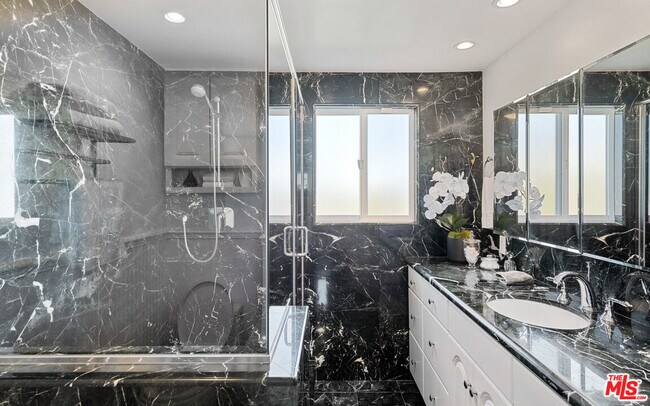 Building Photo - 18100 Wakecrest Dr