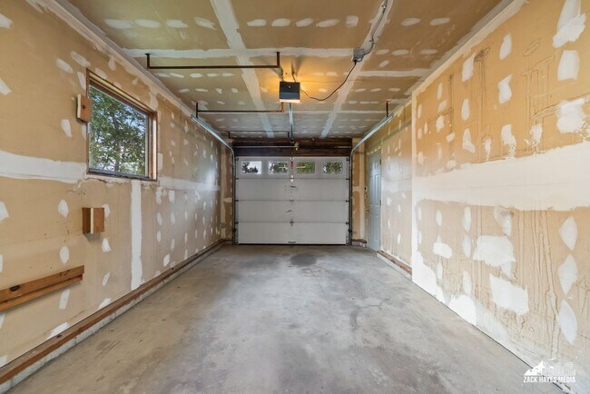 Building Photo - 4071 MacInnes Street