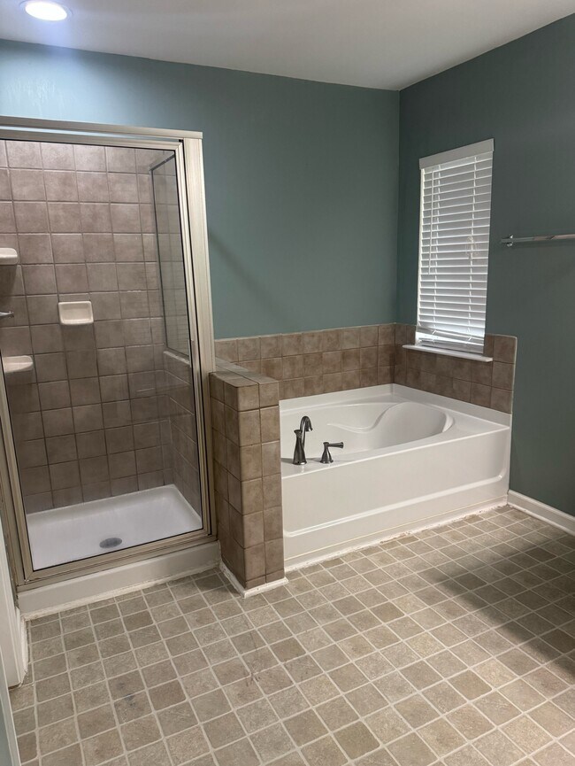 Building Photo - 512 War Admiral Ct