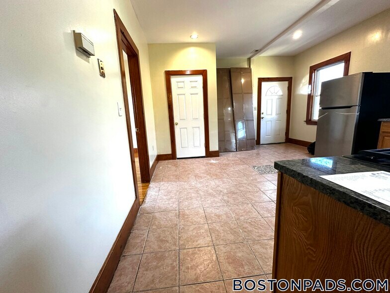 Building Photo - 10 Westminster Ave