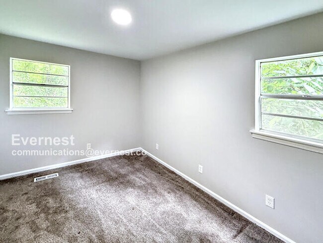Building Photo - 900 Von Dale Dr