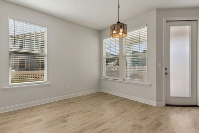 Building Photo - 205 Daydream Ave