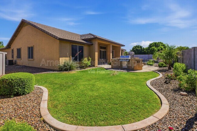 Building Photo - 7017 W Greenbriar Dr