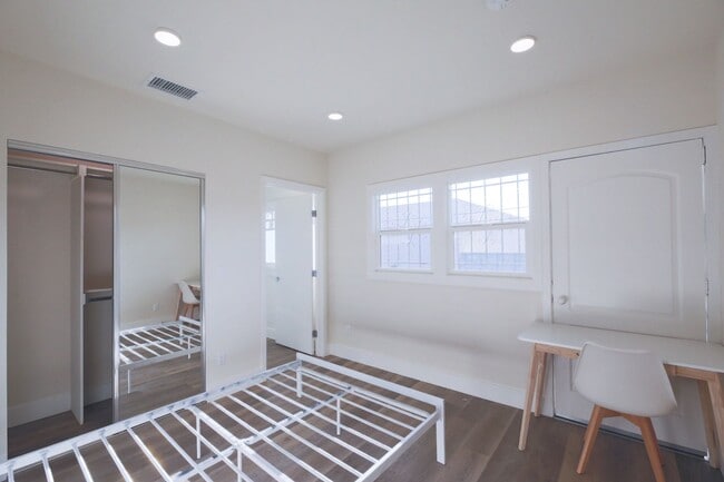 Building Photo - 2811 Menlo Ave