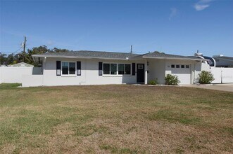 Building Photo - 731 44th Ave NE