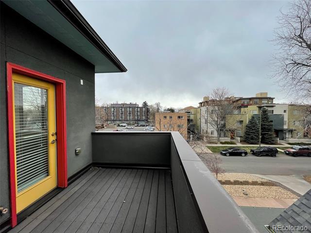 Building Photo - 1883 Vine St