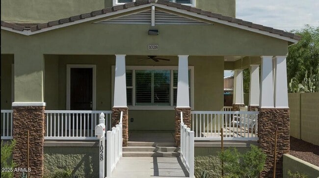 Primary Photo - 1028 E Curry Rd