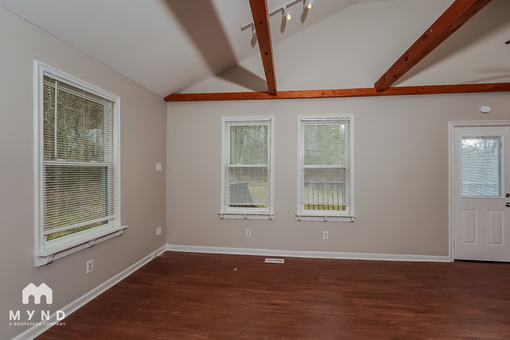 Building Photo - 6538 Mountain Heights Rd