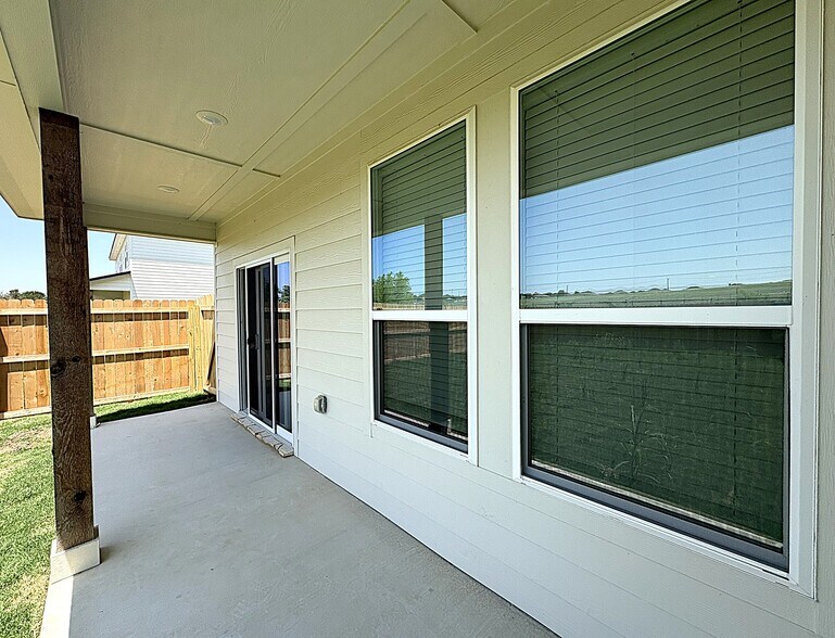 Building Photo - 1166 Lindsey Dr