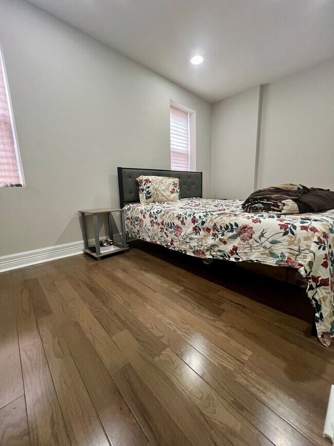 Building Photo - Stunning 3-Bedroom Townhome in Francisville! Available NOW!