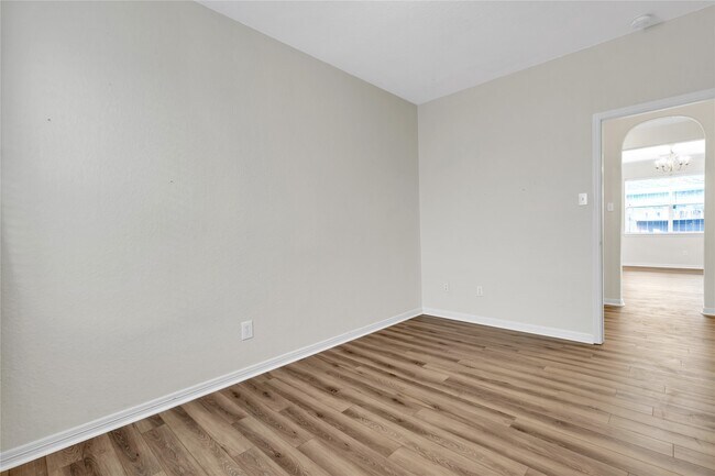 Building Photo - 415 Abbey Ln