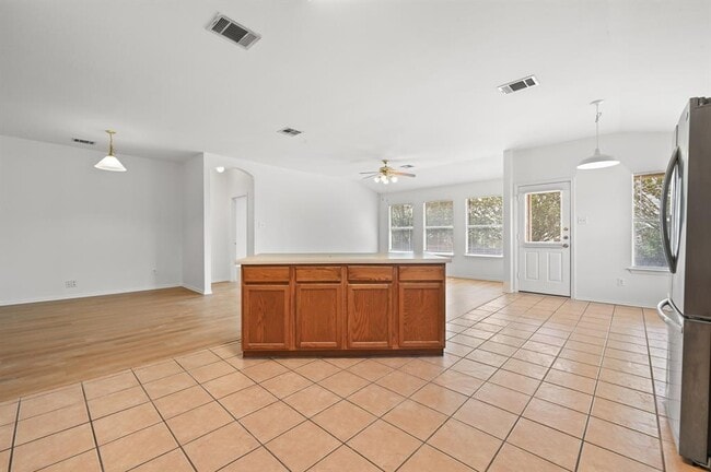 Building Photo - 123 Loon Lake Dr