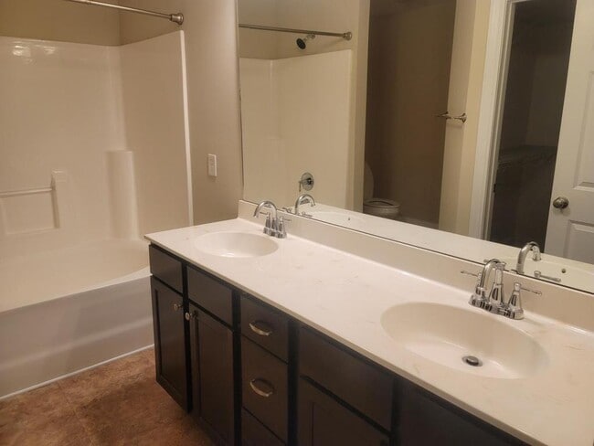 Building Photo - 2524 Brookville Dr