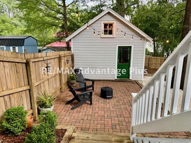 Building Photo - Spacious home located in The Avenues