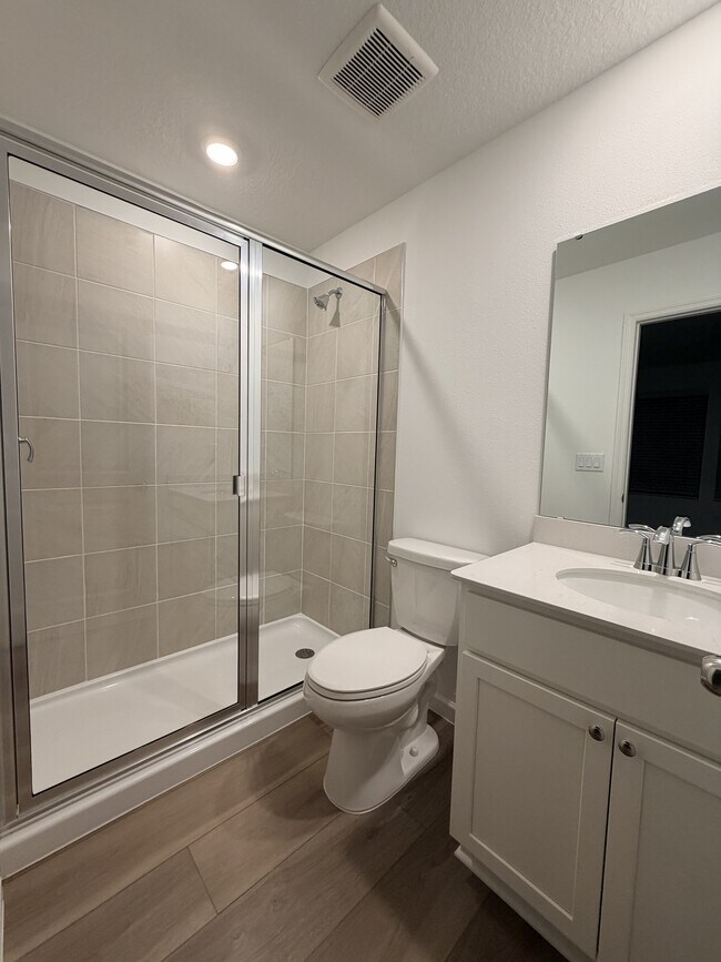 Building Photo - 523 Holly Lks Dr