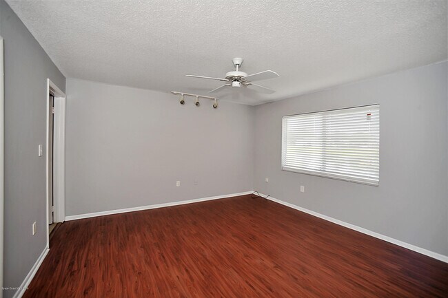 Building Photo - 905 Barbados Ave