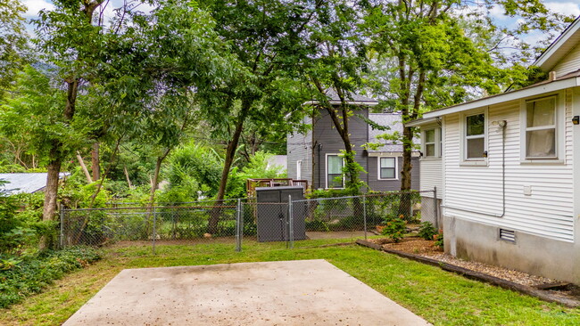 Building Photo - 4905 Lee Ave
