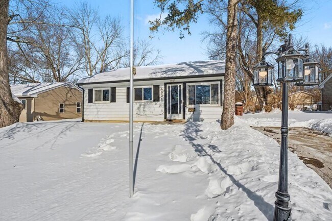 Building Photo - 4601 Curundu Ave