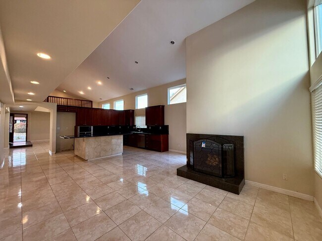 Building Photo - 9 Rooms  6 Bedroom 4 baths Granite Kitchen Executive Home For $5990