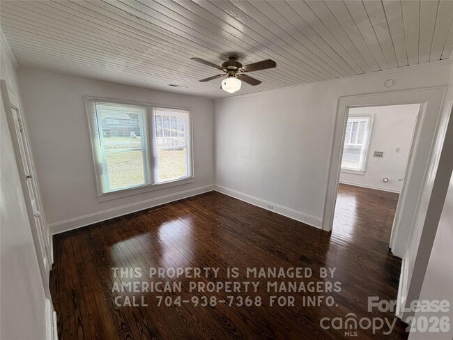 Building Photo - 1604 Carolina Ave