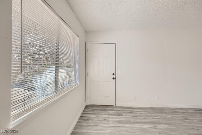 Building Photo - 4364 Tara Ave