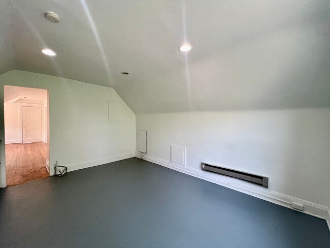 Building Photo - 3305 E Overlook Rd