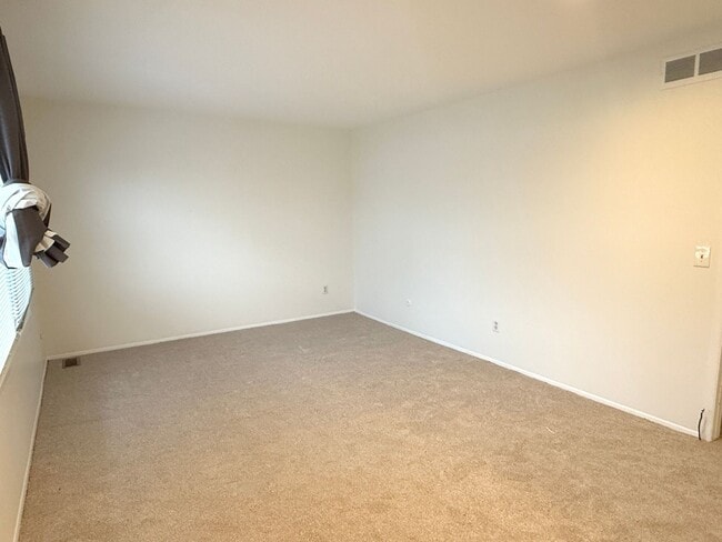 Building Photo - Newly Renovated! - 2 Bedroom, 1.5 Bathroom Condo In Van Buren Twp, Mi