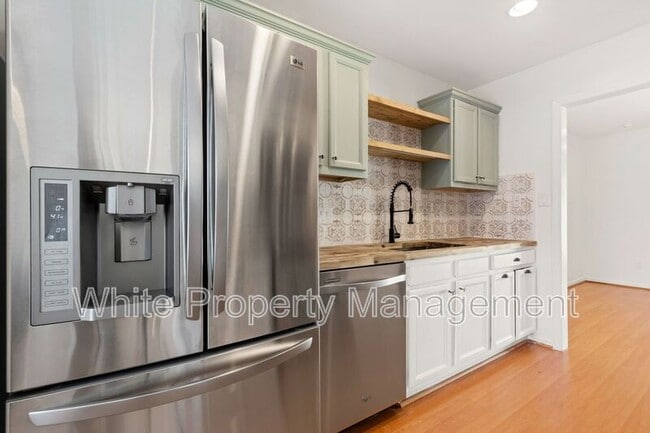 Building Photo - 9123 Kings Canyon Dr