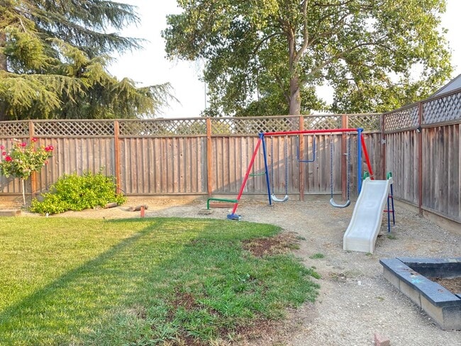 Building Photo - 34199 Cromwell Pl