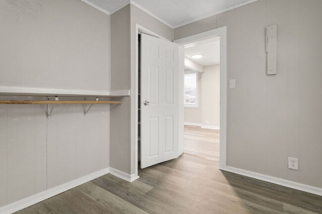 Building Photo - Walking distance to Central Park!