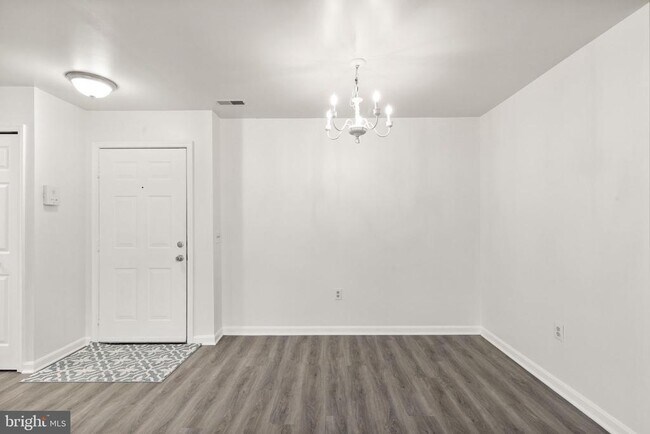 Building Photo - 1310 Sheridan Pl