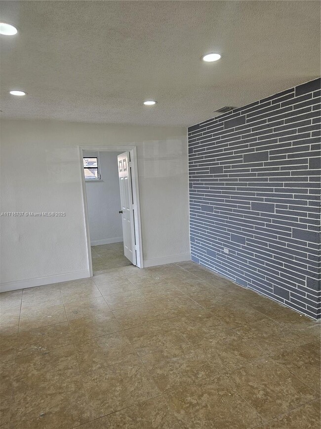 Building Photo - 3 bedroom in Miramar FL 33023