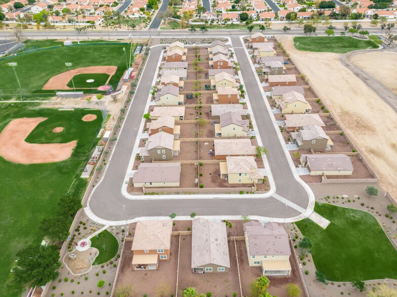 Building Photo - 5927 W Larkspur Dr