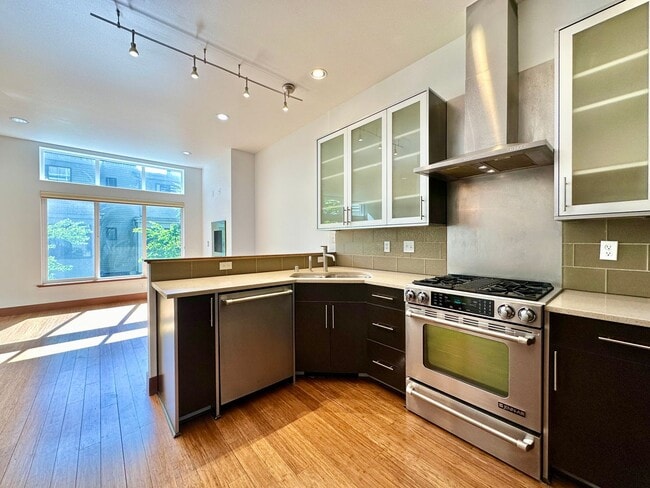 Building Photo - Stunning Townhome for Lease  in Seattle’s ...