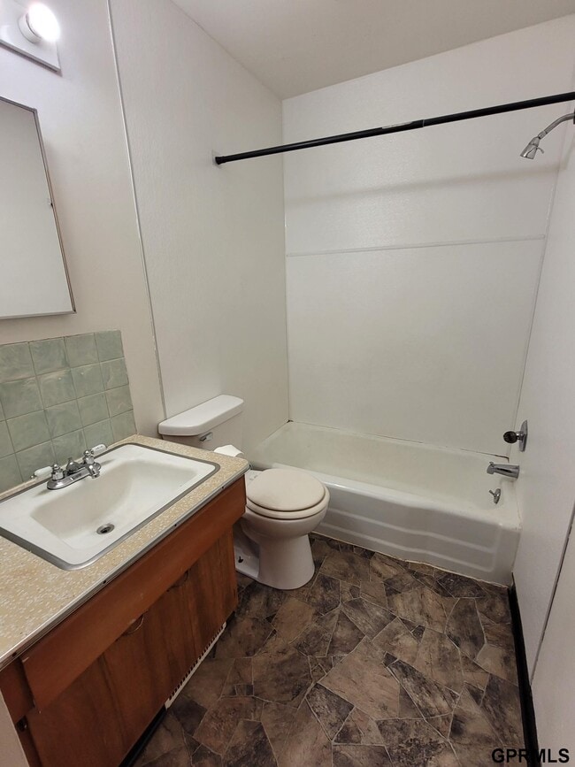 Building Photo - 2216 Lincoln Ave