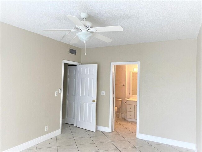 Building Photo - 2500 Coral Springs Dr