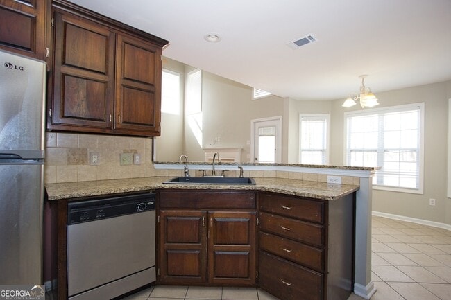 Building Photo - 585 Chapel Walk Ln SE