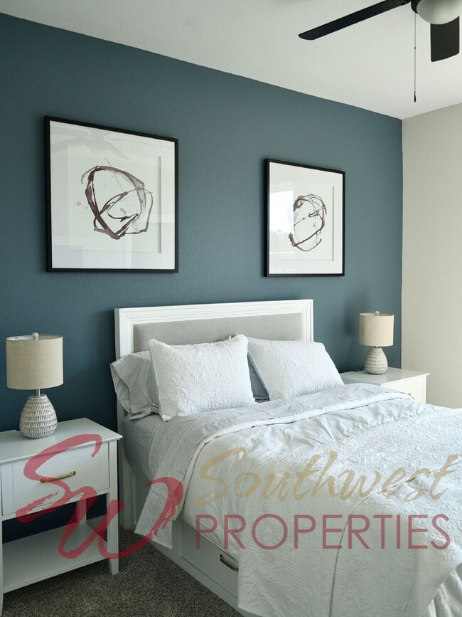 Building Photo - Upgrade your living experience across from campus in this fully furnished 3 bedroom 2.5 bath!