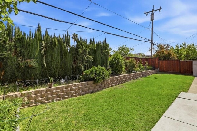 Building Photo - 1714 Woodridge Way