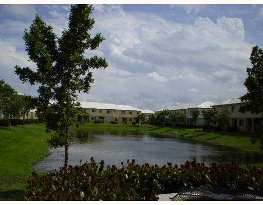 Building Photo - 1221 Lucaya Dr