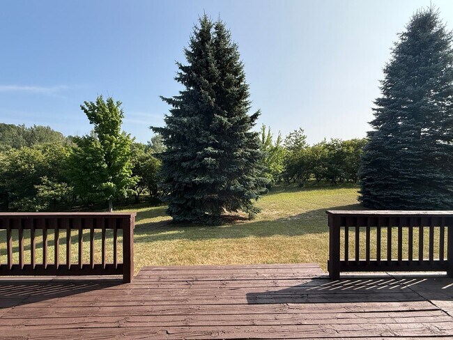 Building Photo - 7825 S Lake Leelanau Dr