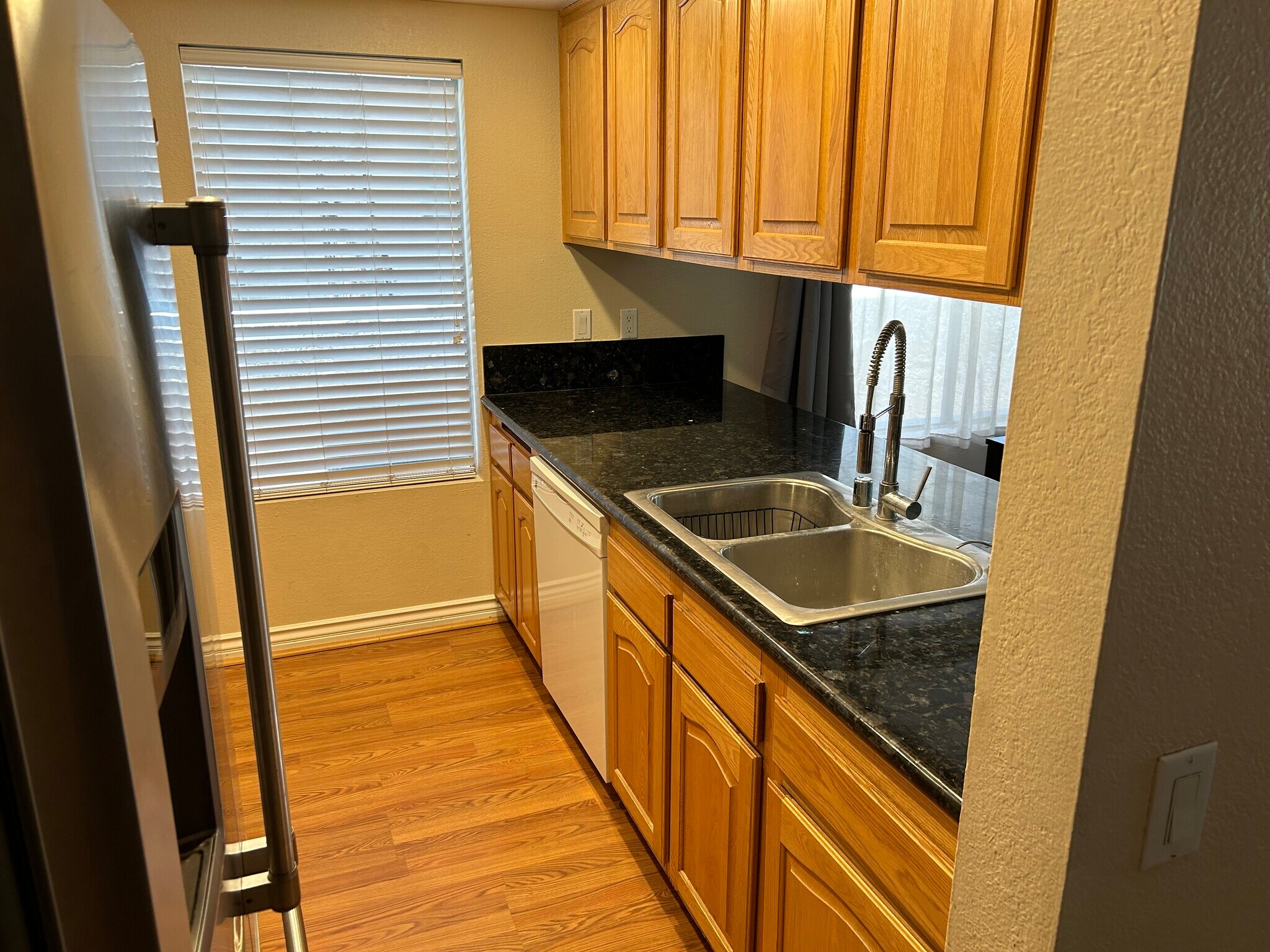 Building Photo - 1120 Grape St