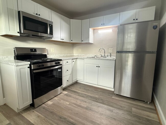 Building Photo - 2314 Wycliffe Ave SW