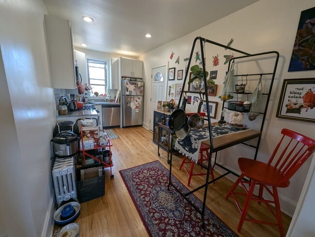 Building Photo - Newly Renovated 1 Bedroom in Rogers Park/L...