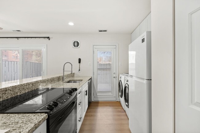 Building Photo - Charming Central West End 1-Bedroom Near Forest Park & WashU!