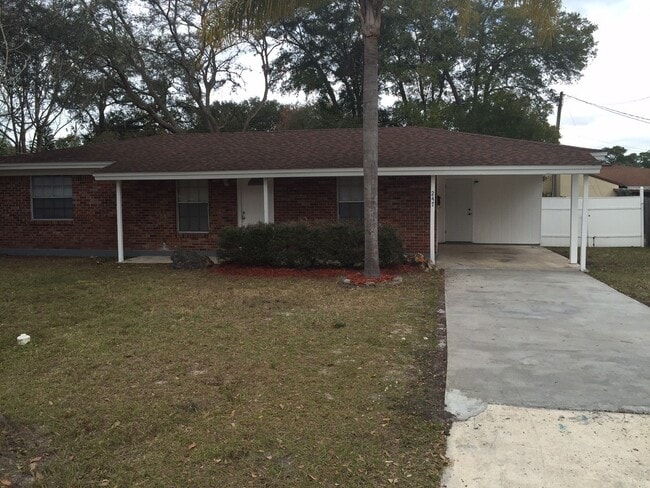 Building Photo - 247 Oakwood Dr