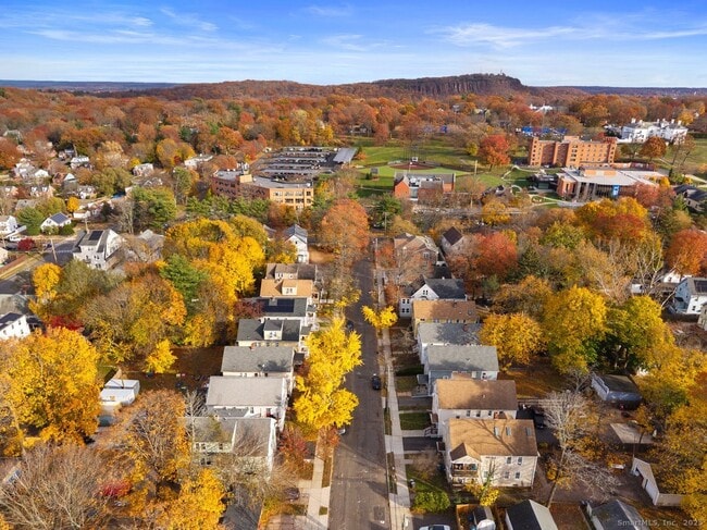 Building Photo - 39 Lander St