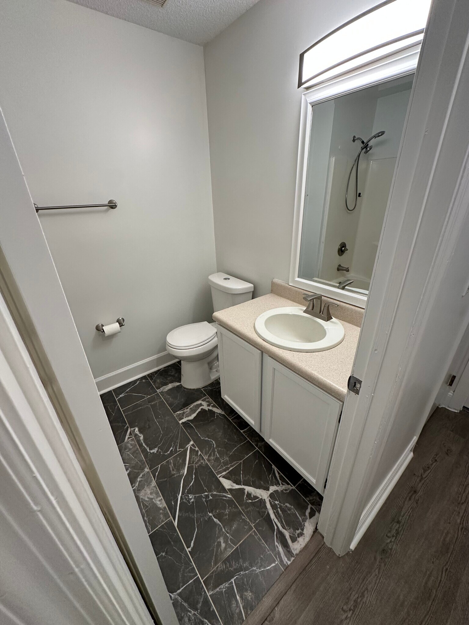 Building Photo - 8 Saint Ives Dr