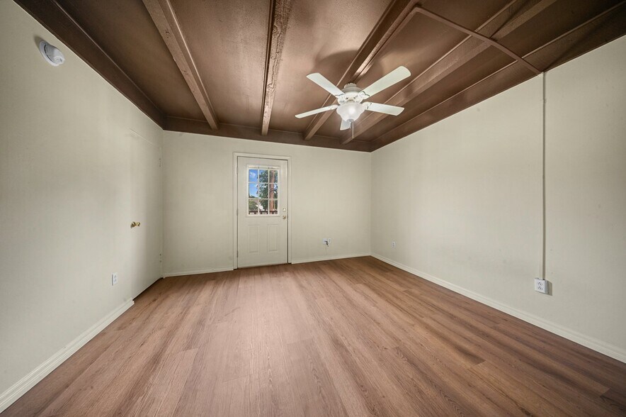 Building Photo - 208 E Starr Ave